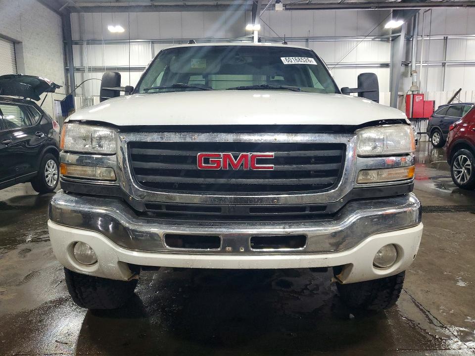 60168526 :رقم المزاد ، 1GTHK23215F851461 vin ، 2005 Gmc Sierra مزاد بيع