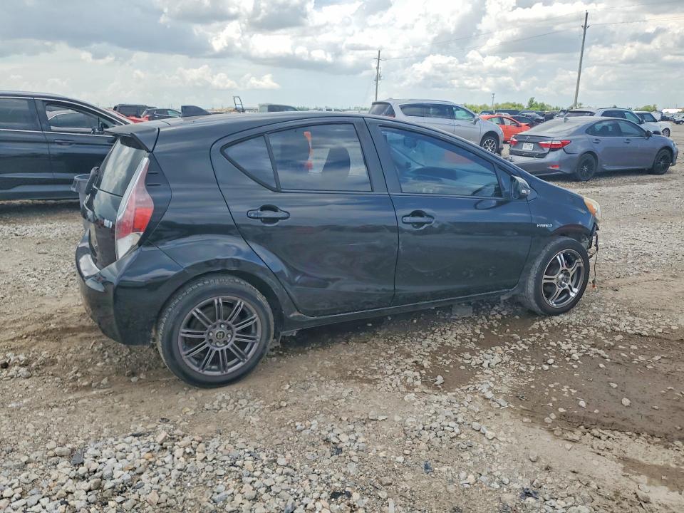 60316206 :رقم المزاد ، JTDKDTB32F1105857 vin ، 2015 Toyota Prius C مزاد بيع