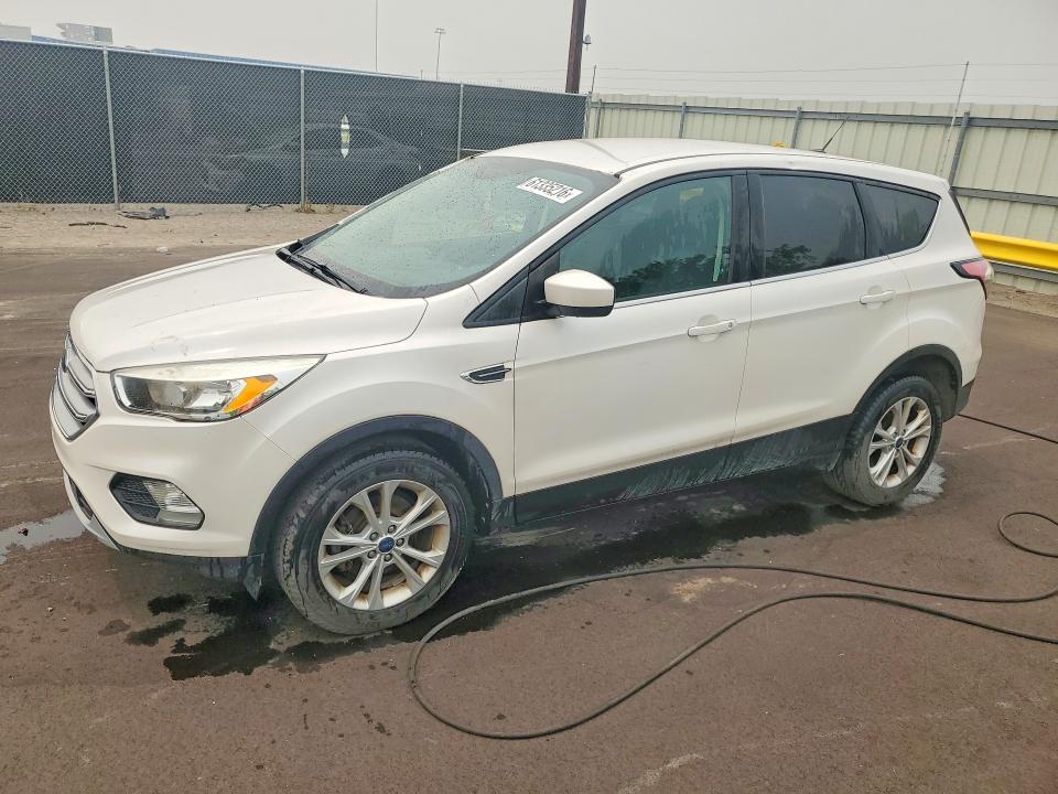 61335216 :رقم المزاد ، 1FMCU0GD7HUD18403 vin ، 2017 Ford Escape مزاد بيع