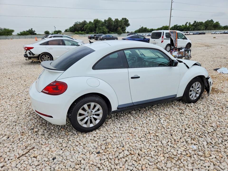 60526526 :رقم المزاد ، 3VWF17ATXHM610700 vin ، 2017 Volkswagen Beetle مزاد بيع
