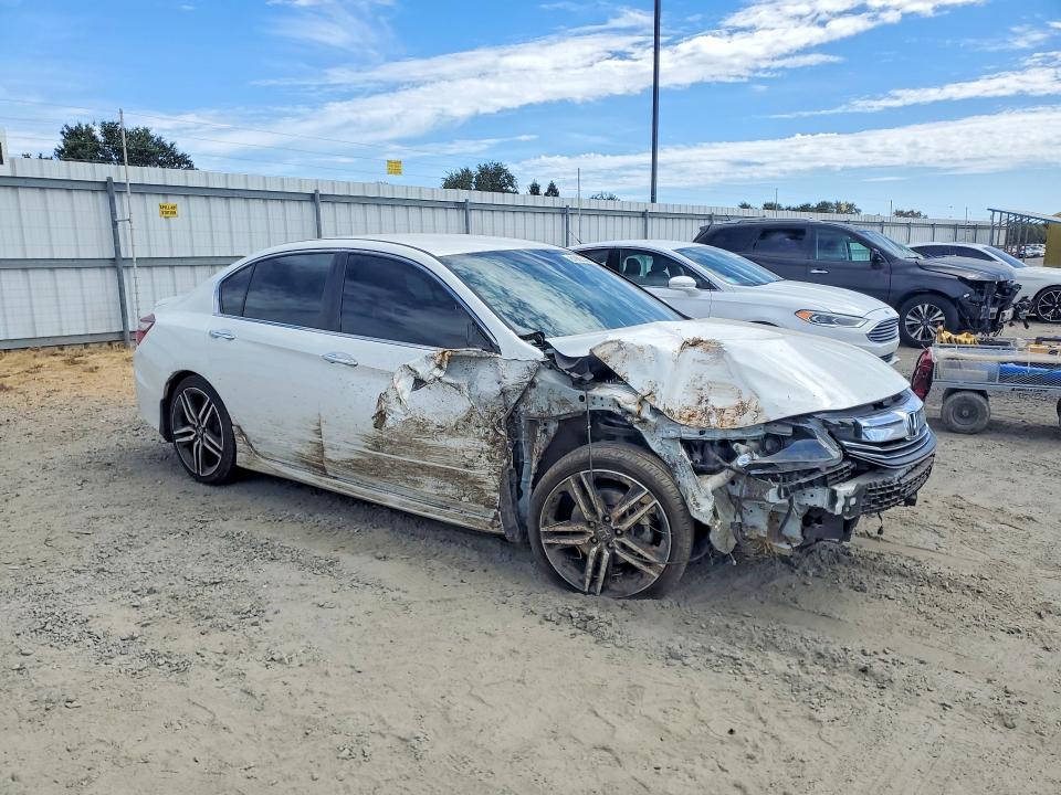 Продаж на аукціоні авто 2017 Honda Accord, vin: 1HGCR2F11HA304797, номер лоту: 61882036