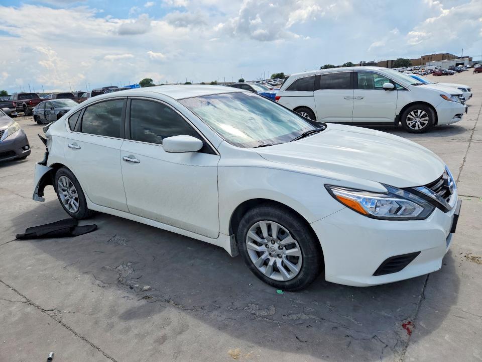2018 Nissan Altima მანქანა იყიდება აუქციონზე, vin: 1N4AL3AP6JC220810, აუქციონის ნომერი: 61168376