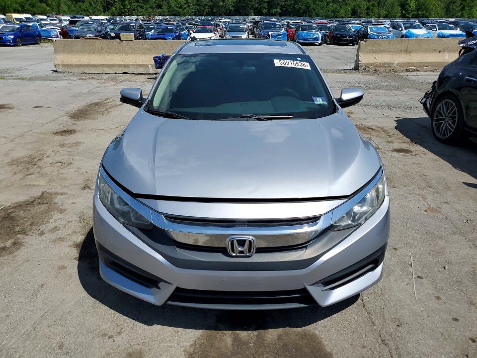 60916636 :رقم المزاد ، 2HGFC2F74HH528439 vin ، 2017 Honda Civic مزاد بيع