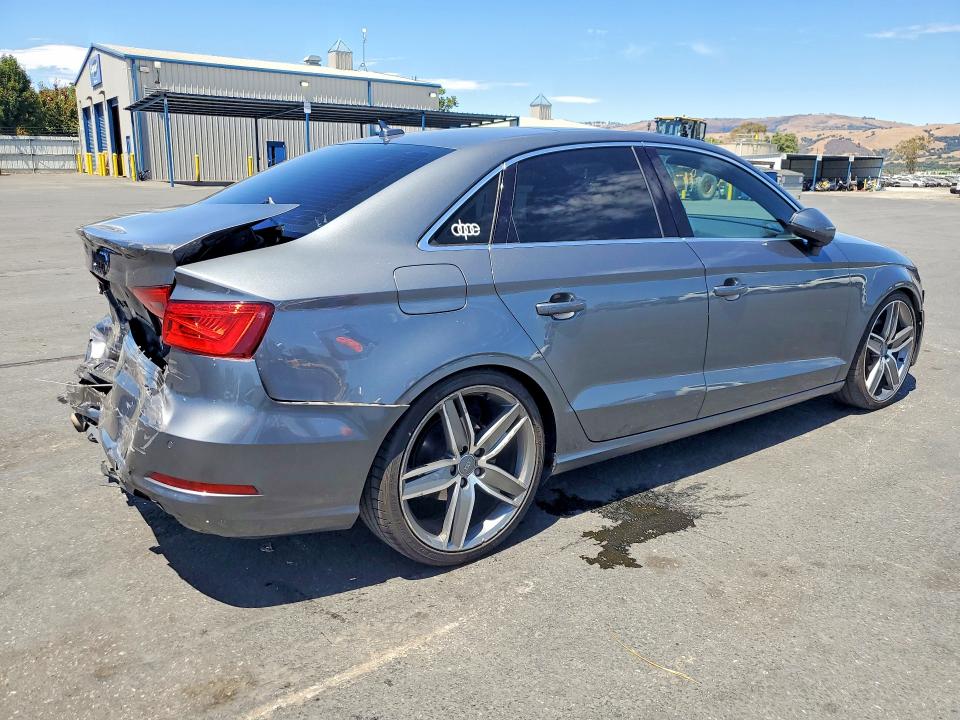 Продажа на аукционе авто 2015 Audi A3, vin: WAUCCGFF1F1075914, номер лота: 61902616