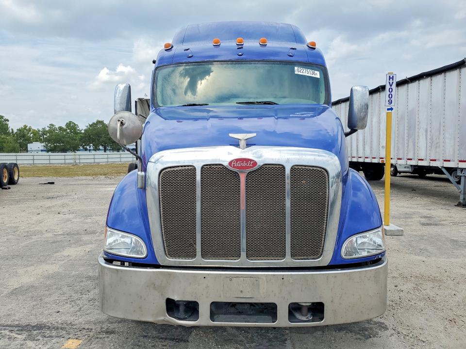 62275136 :رقم المزاد ، 1XP7D49X1BD102377 vin ، 2011 Peterbilt 387 مزاد بيع