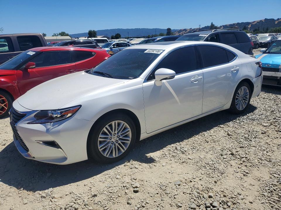 62282106 :رقم المزاد ، 58ABK1GG3JU101382 vin ، 2018 Lexus Es مزاد بيع