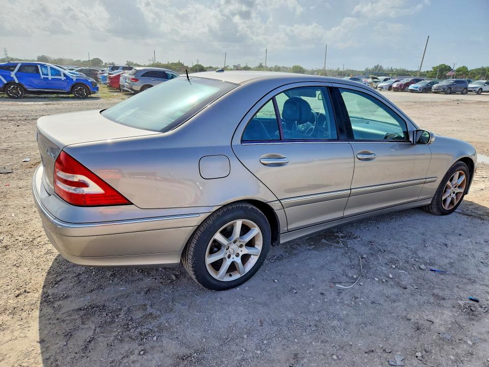 61186346 :رقم المزاد ، WDBRF92H77F914023 vin ، 2007 Mercedes-benz C مزاد بيع