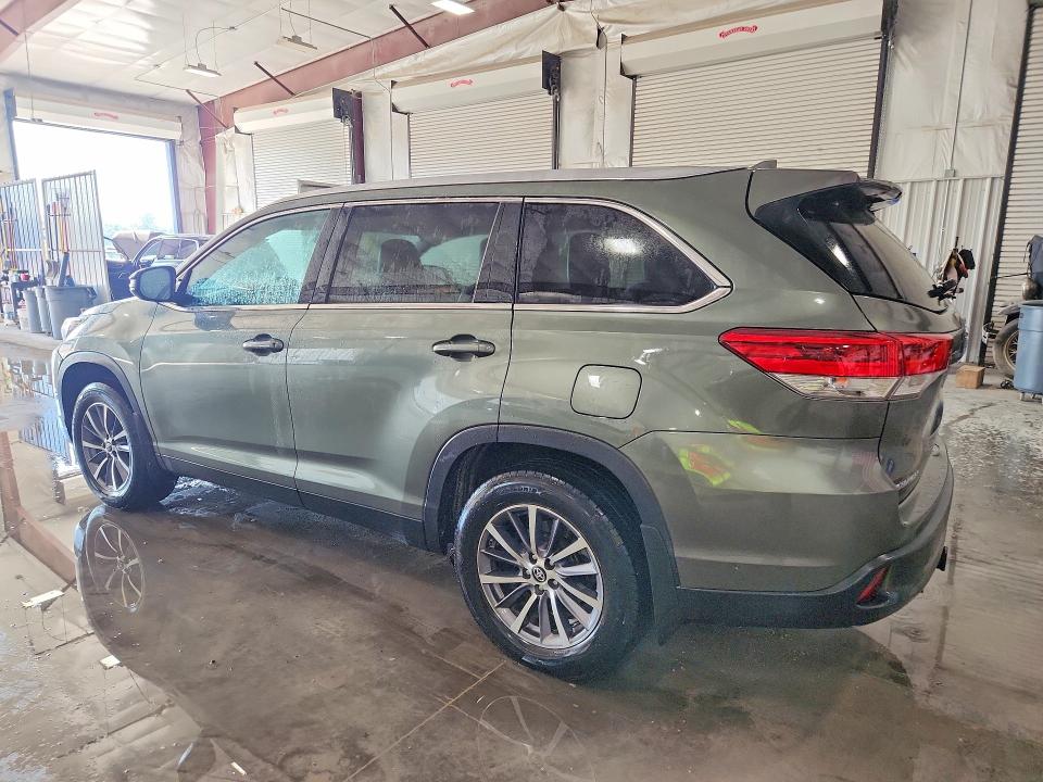 2019 Toyota Highlander მანქანა იყიდება აუქციონზე, vin: 5TDJZRFH7KS979592, აუქციონის ნომერი: 60074496