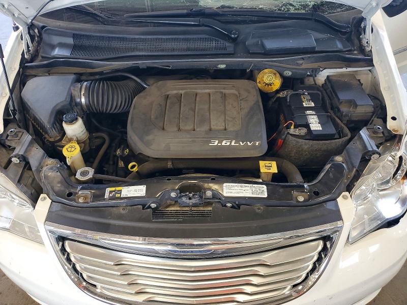 61483046 :رقم المزاد ، 2C4RC1BG6FR655017 vin ، 2015 Chrysler Town & Country مزاد بيع
