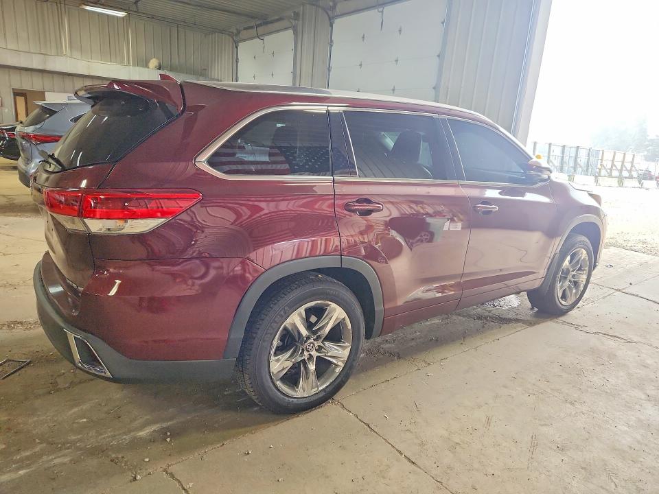 61382656 :رقم المزاد ، 5TDDZRFH0JS834857 vin ، 2018 Toyota Highlander مزاد بيع