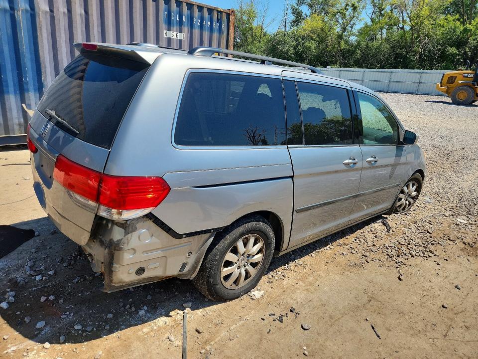 60689716 :رقم المزاد ، 5FNRL3H71AB001470 vin ، 2010 Honda Odyssey مزاد بيع