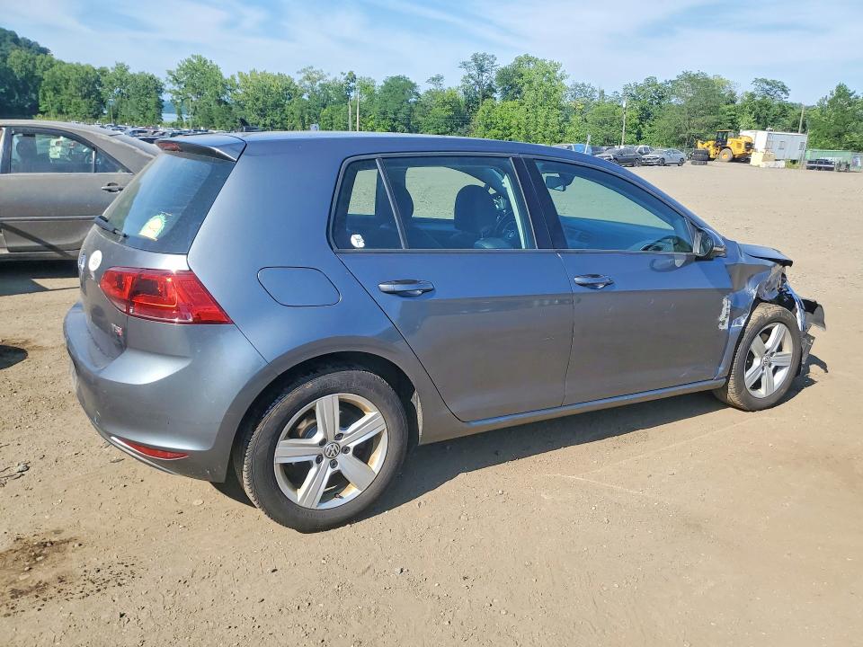 61558166 :رقم المزاد ، 3VW117AU5HM040110 vin ، 2017 Volkswagen Golf مزاد بيع