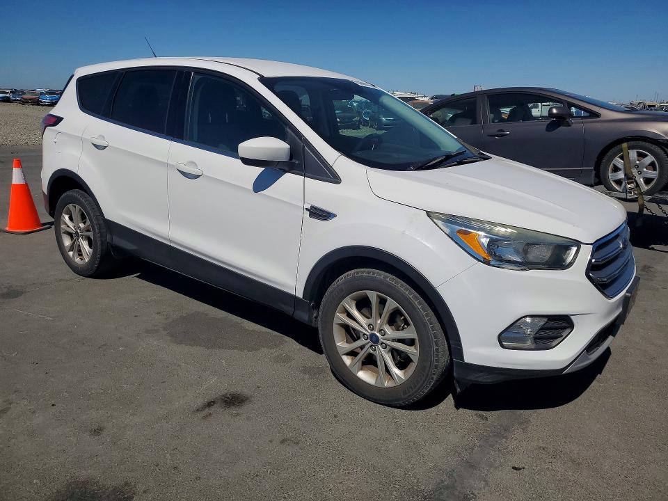 Продажа на аукционе авто 2017 Ford Escape, vin: 1FMCU0GD8HUD20578, номер лота: 62980676