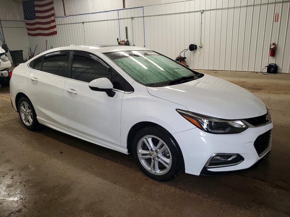 61697866 :رقم المزاد ، 1G1BE5SM6J7115551 vin ، 2018 Chevrolet Cruze مزاد بيع