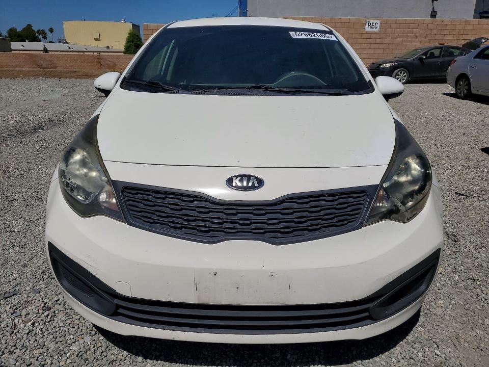 62662656 :رقم المزاد ، KNADM4A37F6468980 vin ، 2015 Kia Rio مزاد بيع