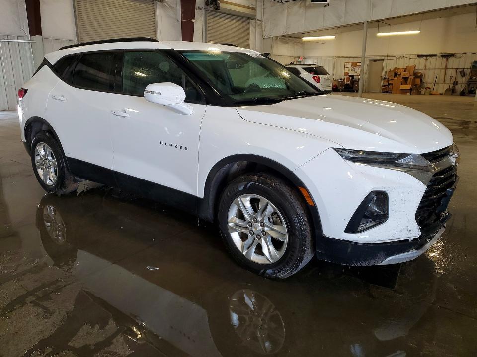 61129536 :رقم المزاد ، 3GNKBHRS7LS700477 vin ، 2020 Chevrolet Blazer مزاد بيع