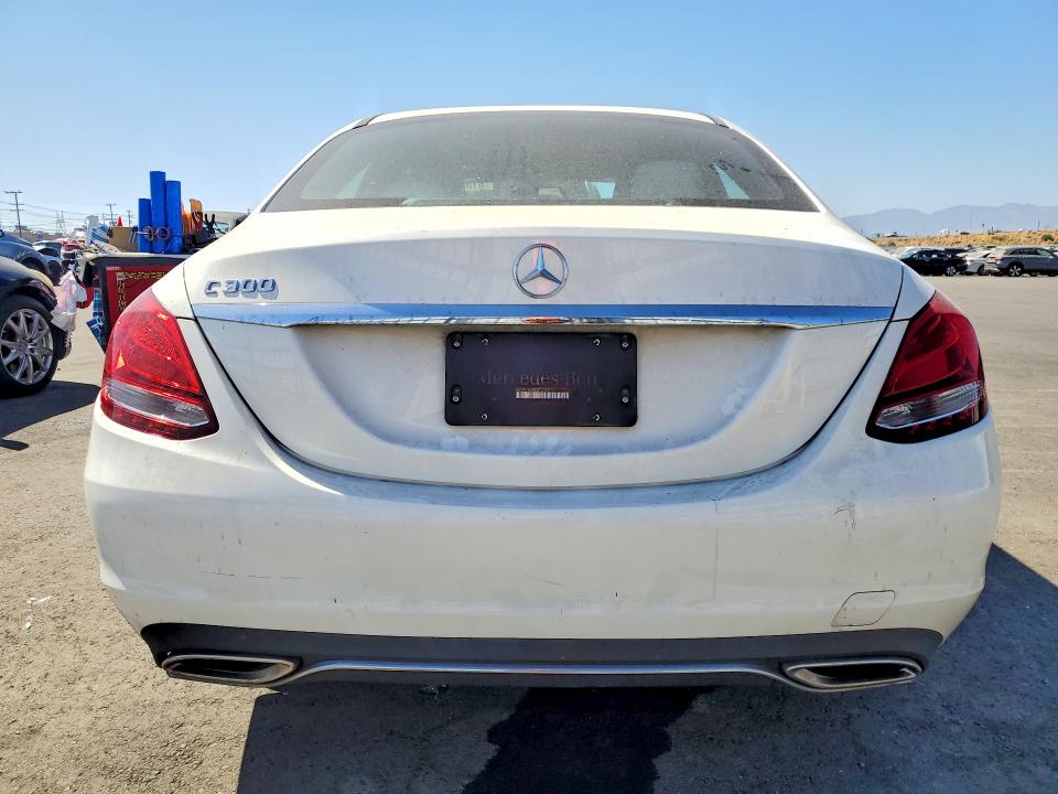 61389646 :رقم المزاد ، 55SWF4JB8JU274869 vin ، 2018 Mercedes-benz C مزاد بيع