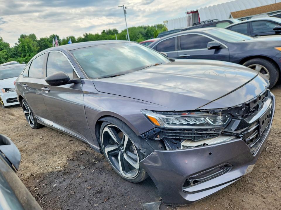 Продажа на аукционе авто 2018 Honda Accord, vin: 1HGCV1F3XJA215288, номер лота: 60611856