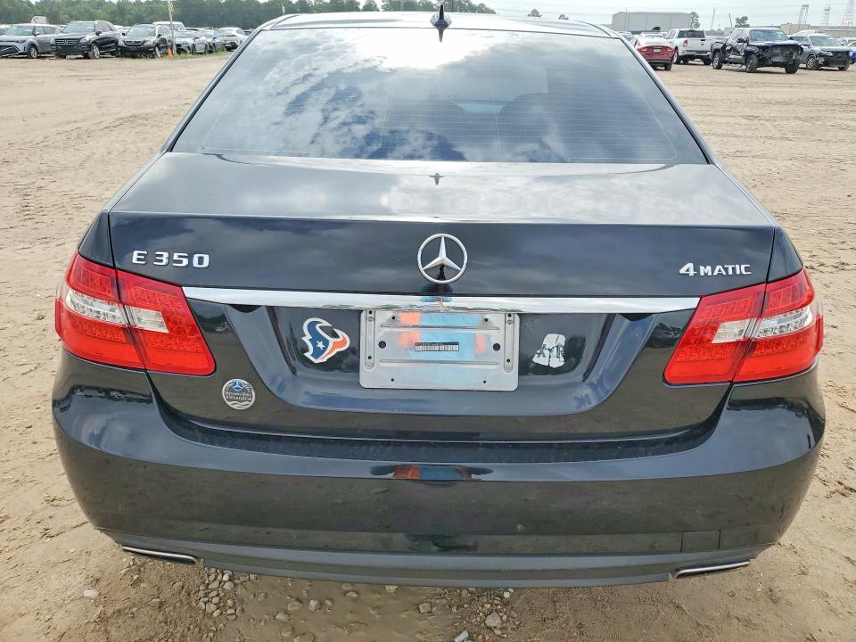 61137436 :رقم المزاد ، WDDHF8HB7AA085801 vin ، 2010 Mercedes-benz E مزاد بيع