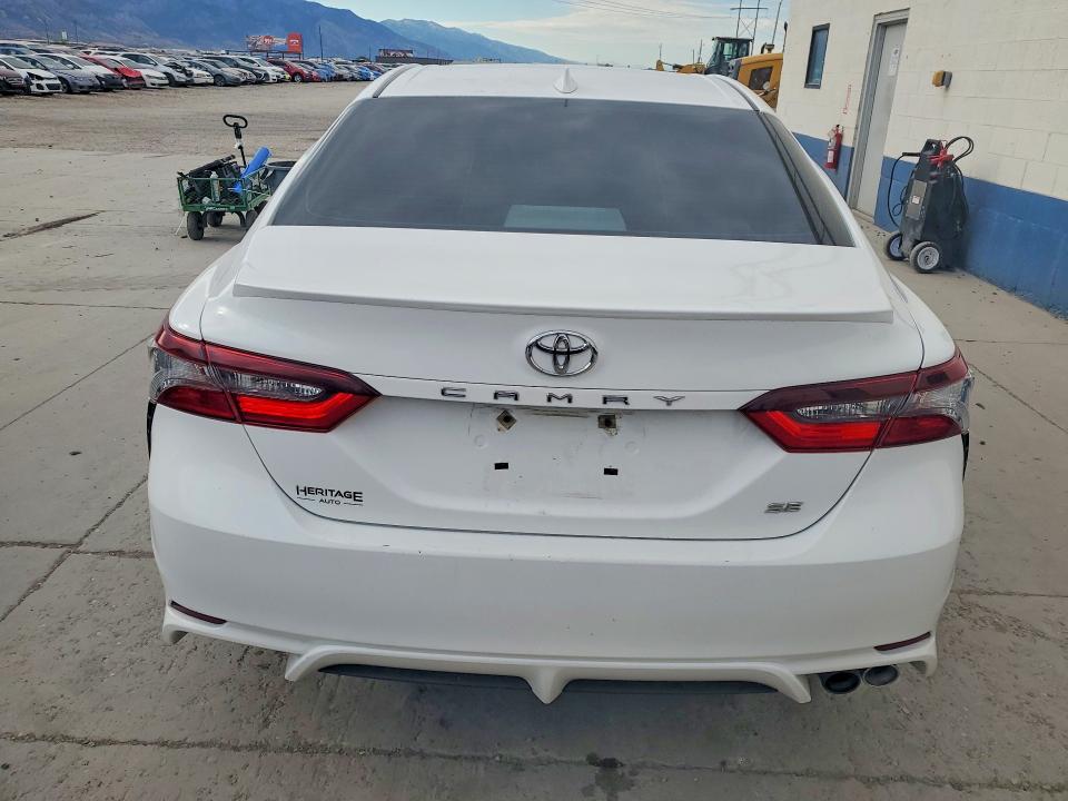 2021 Toyota Camry მანქანა იყიდება აუქციონზე, vin: 4T1G11AK4MU465246, აუქციონის ნომერი: 61876486
