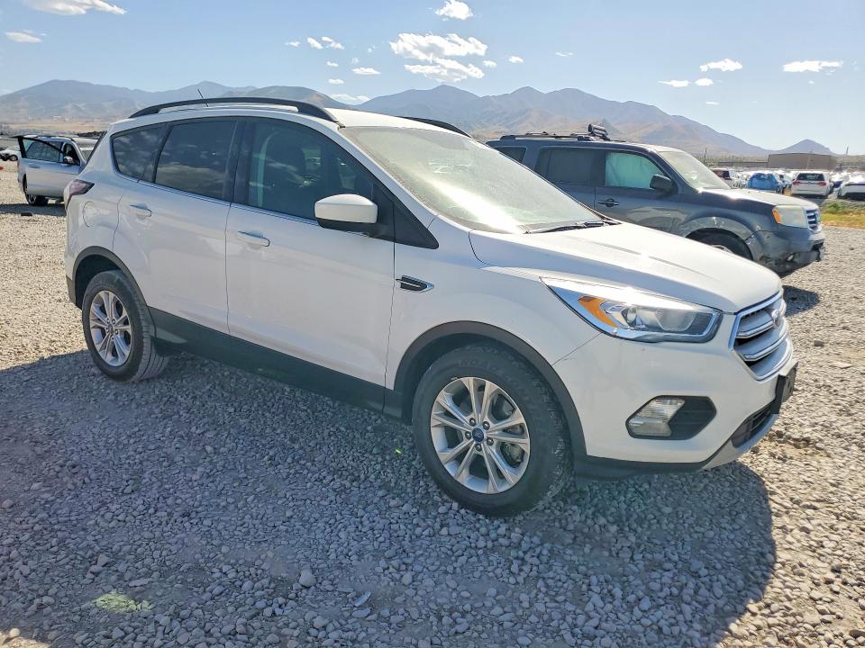 2018 Ford Escape მანქანა იყიდება აუქციონზე, vin: 1FMCU9HD4JUB28406, აუქციონის ნომერი: 60975436