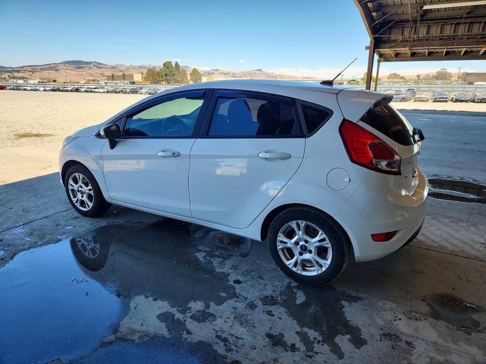 62068146 :رقم المزاد ، 3FADP4EJ8FM195914 vin ، 2015 Ford Fiesta مزاد بيع