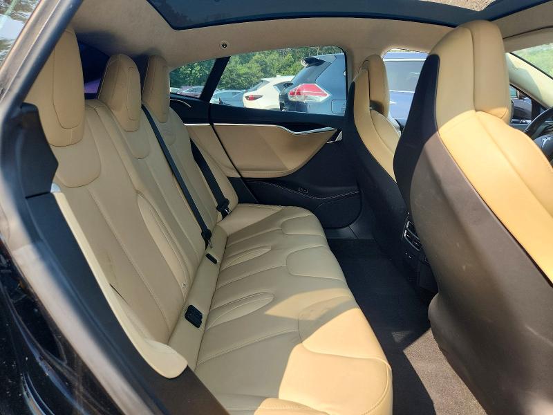 61293976 :رقم المزاد ، 5YJSA1E11HF190594 vin ، 2017 Tesla Model S مزاد بيع