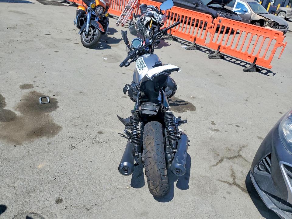 61333806 :رقم المزاد ، ZGUKZUA06MM000438 vin ، 2021 Moto Guzzi V7 مزاد بيع