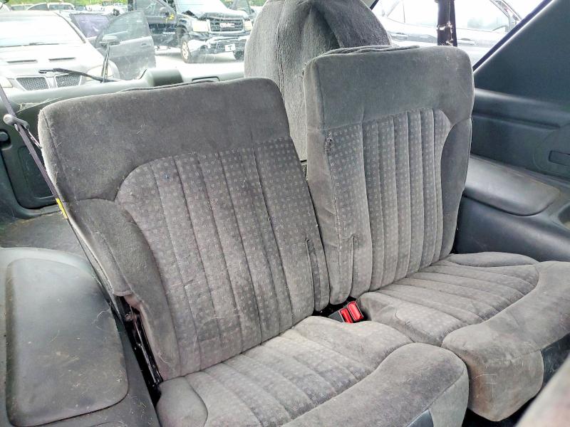 62120806 :رقم المزاد ، 1GNCS18W82K143184 vin ، 2002 Chevrolet Blazer مزاد بيع