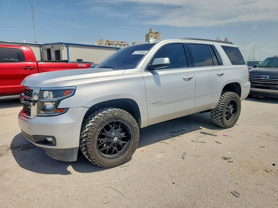 61703586 :رقم المزاد ، 1GNSCAKC5HR353815 vin ، 2017 Chevrolet Tahoe مزاد بيع