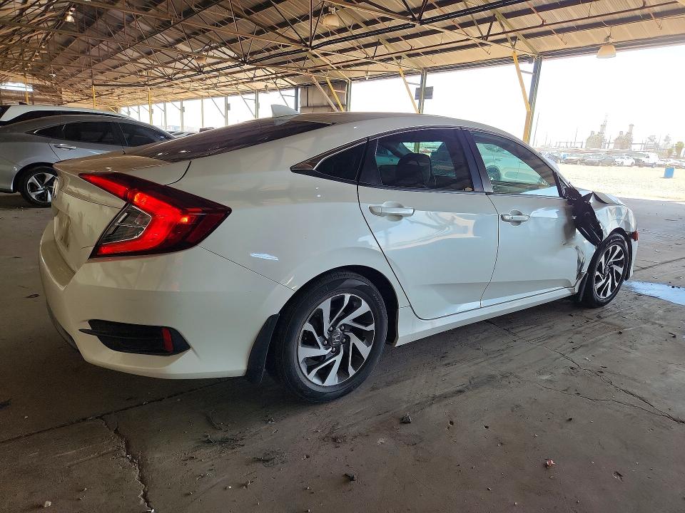 60052246 :رقم المزاد ، 19XFC2F7XJE010786 vin ، 2018 Honda Civic مزاد بيع