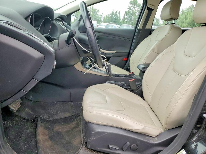 61446726 :رقم المزاد ، 1FADP3N22FL222111 vin ، 2015 Ford Focus مزاد بيع