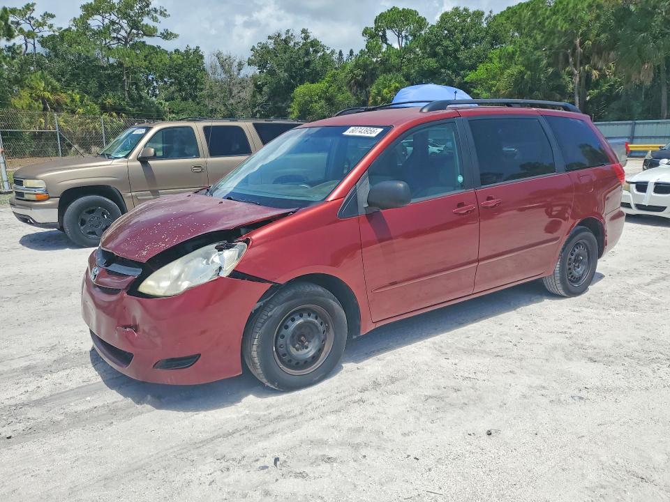 60743956 :رقم المزاد ، 5TDKK4CC3AS323506 vin ، 2010 Toyota Sienna مزاد بيع