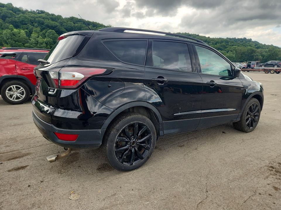 Продаж на аукціоні авто 2017 Ford Escape, vin: 1FMCU9GDXHUE05717, номер лоту: 62717756