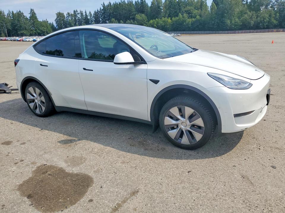 62052916 :رقم المزاد ، 7SAYGAEE5NF329894 vin ، 2022 Tesla Model Y مزاد بيع