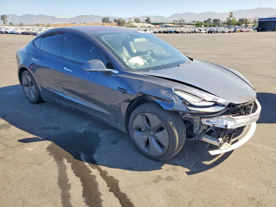 62950656 :رقم المزاد ، 5YJ3E1EA0JF014182 vin ، 2018 Tesla Model 3 مزاد بيع