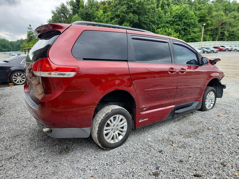 61295096 :رقم المزاد ، 5TDYK3DC5ES455935 vin ، 2014 Toyota Sienna مزاد بيع