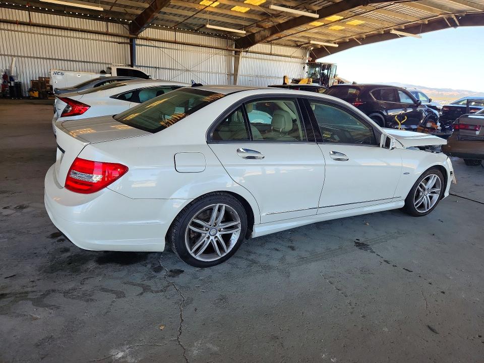 62302776 :رقم المزاد ، WDDGF4HB4CR220824 vin ، 2012 Mercedes-benz C مزاد بيع