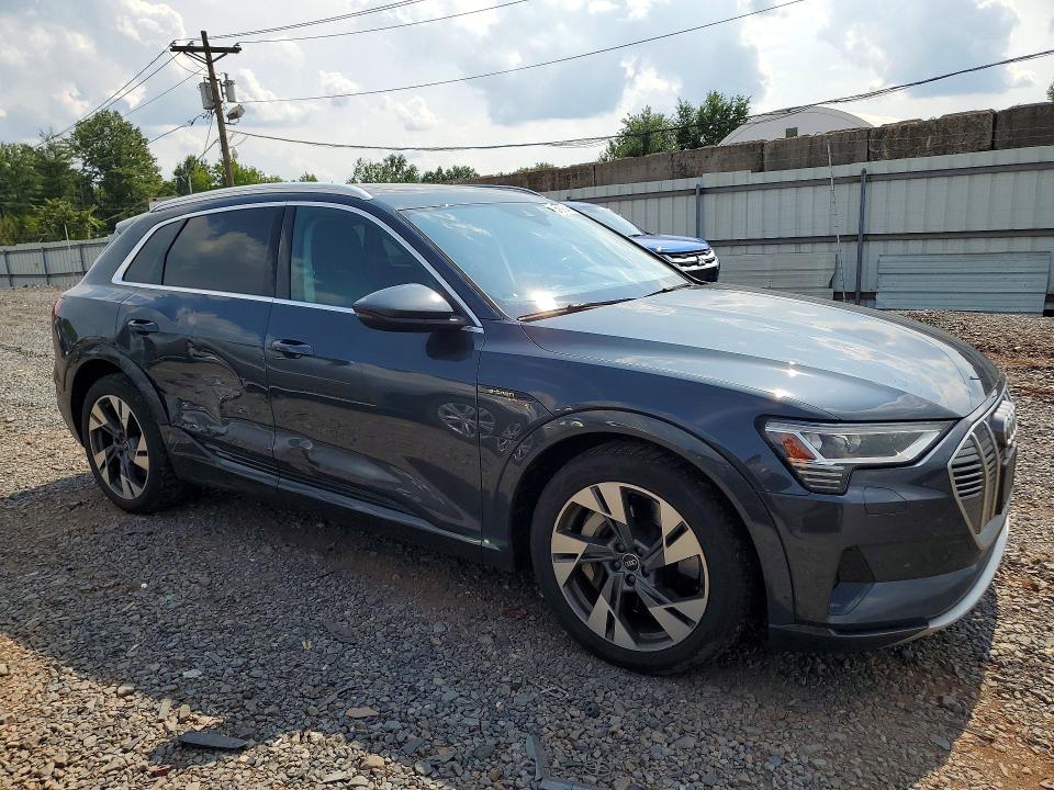 2021 Audi E-tron მანქანა იყიდება აუქციონზე, vin: WA1AAAGEXMB015215, აუქციონის ნომერი: 59686946