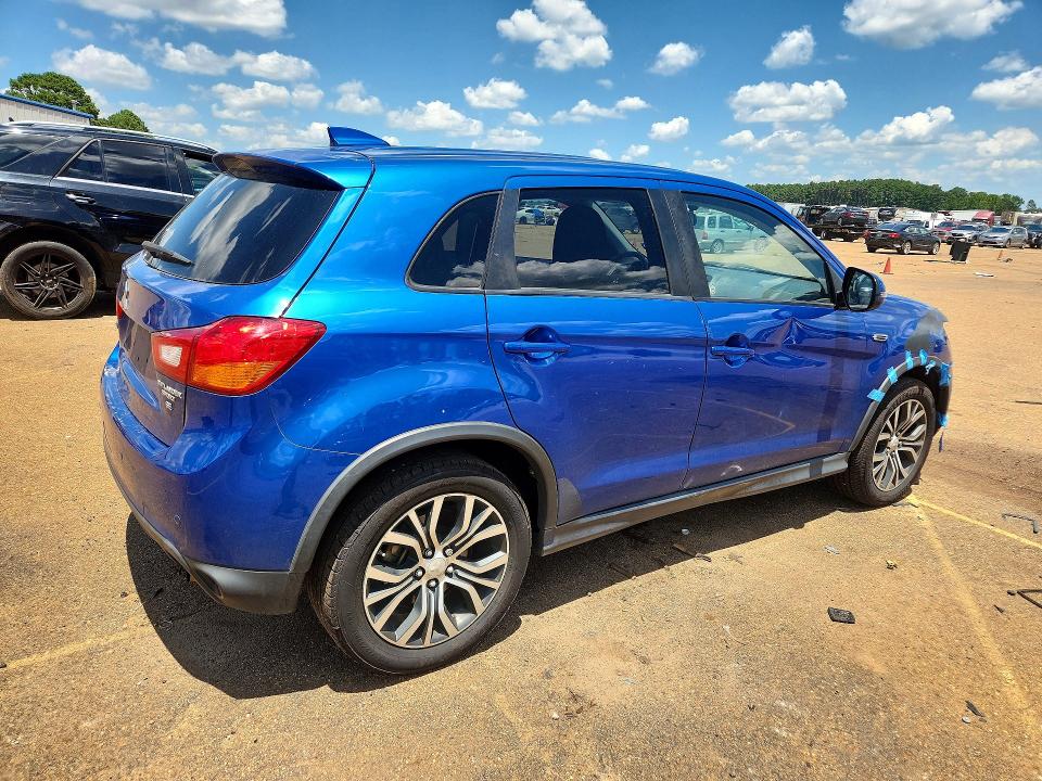 61060076 :رقم المزاد ، JA4AP3AW1HZ043056 vin ، 2017 Mitsubishi Outlander Sport مزاد بيع