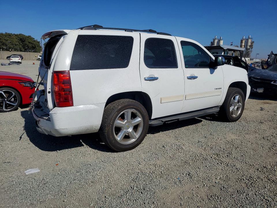 63037426 :رقم المزاد ، 1GNSCAE01BR316155 vin ، 2011 Chevrolet Tahoe مزاد بيع