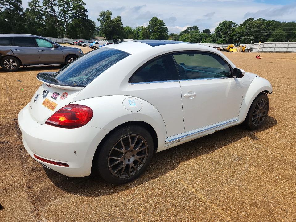 Продажа на аукционе авто 2018 Volkswagen Beetle, vin: 3VWJD7AT4JM710556, номер лота: 59984766