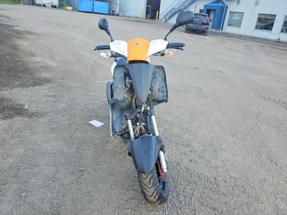 60627856 :رقم المزاد ، RFLDA0518NA004572 vin ، 2022 Cf Moto Scooter مزاد بيع
