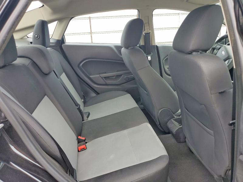 60127976 :رقم المزاد ، 3FADP4AJ8FM195921 vin ، 2015 Ford Fiesta مزاد بيع