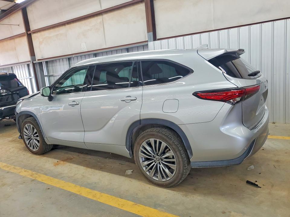 2021 Toyota Highlander მანქანა იყიდება აუქციონზე, vin: 5TDFARAH1MS011592, აუქციონის ნომერი: 61561766