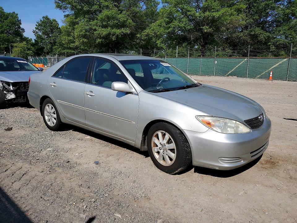 60851676 :رقم المزاد ، 4T1BF30K42U010578 vin ، 2002 Toyota Camry مزاد بيع