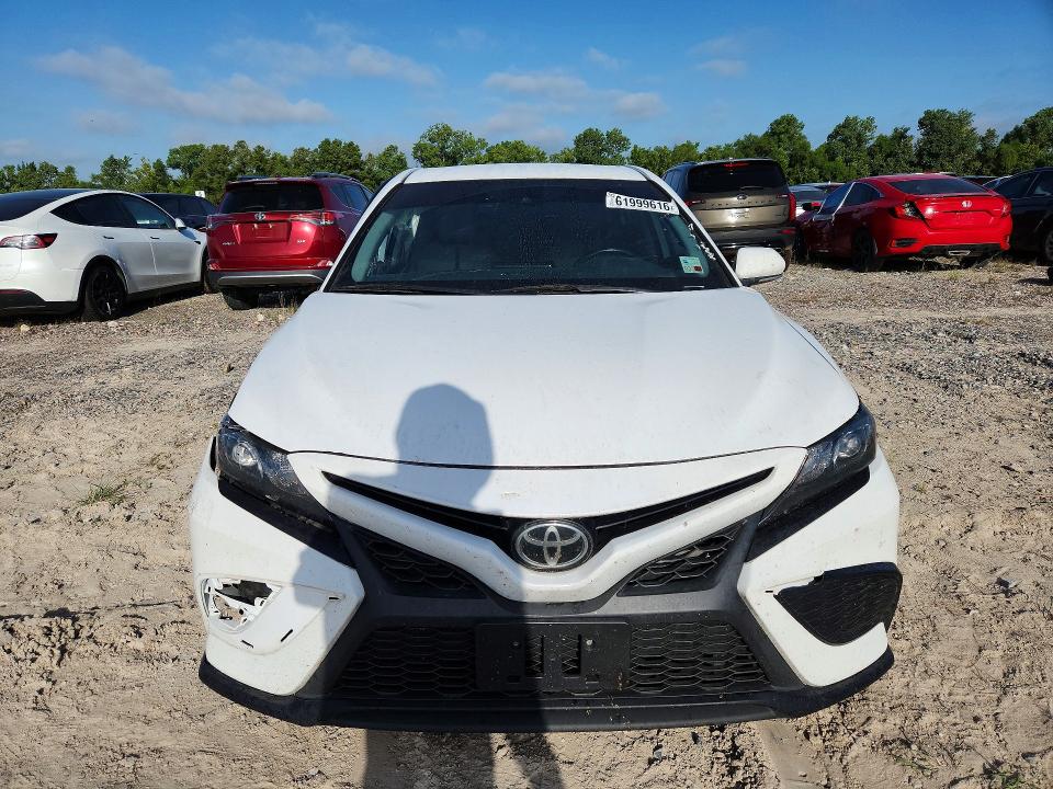 Продажа на аукционе авто 2022 Toyota Camry, vin: 4T1G11AK0NU693486, номер лота: 61999616