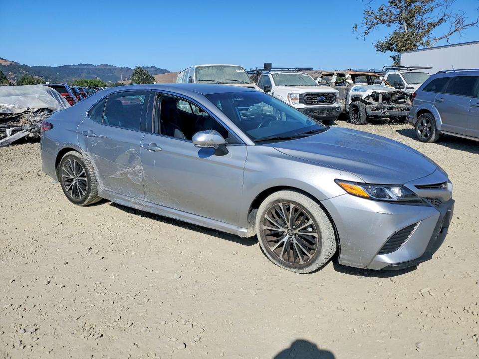 61069066 :رقم المزاد ، 4T1B11HK4KU220203 vin ، 2019 Toyota Camry مزاد بيع