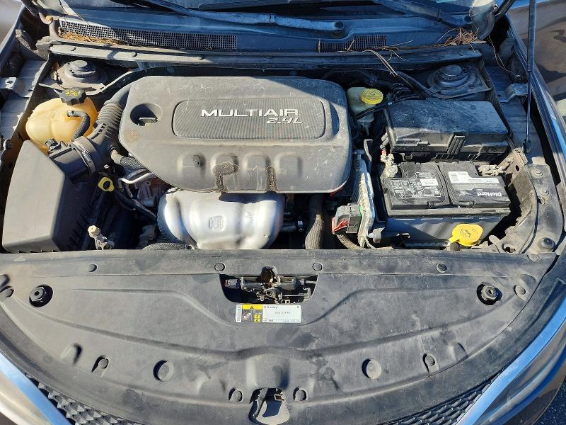 59832076 :رقم المزاد ، 1C3CCCAB4FN558875 vin ، 2015 Chrysler 200 مزاد بيع