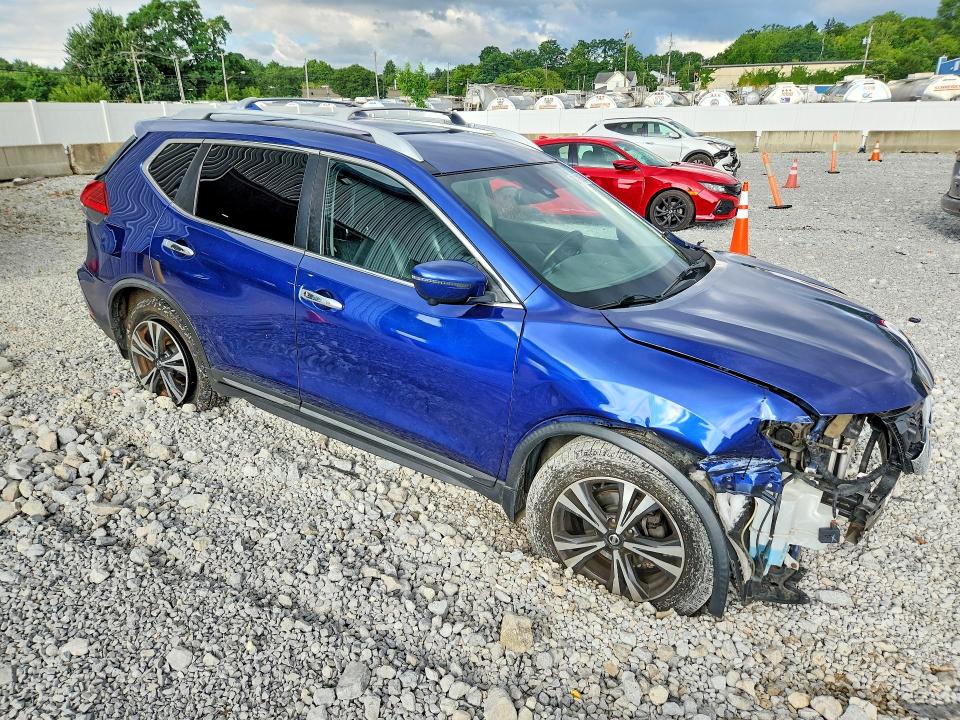 2017 Nissan Rogue მანქანა იყიდება აუქციონზე, vin: JN8AT2MV4HW017362, აუქციონის ნომერი: 62891856